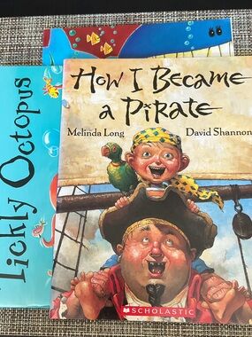 3 fun summer books. NWT